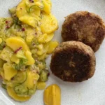 Fleischpflanzerl mit Kartoffelsalat